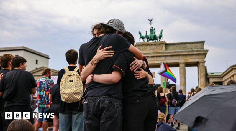 Colère, choc et deuil - les conséquences de l’attaque contre Berlin Pride