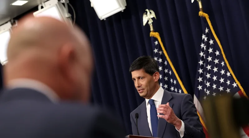 L’indicatore di inflazione favorito dalla Fed mostra che i prezzi sono scesi a giugno ma restano elevati