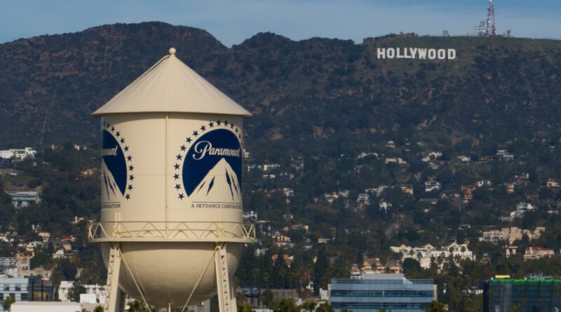 Paramount dit que son acquisition de Warner Bros. Discovery est en pause : NPR