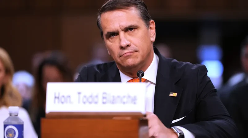 Trump dit qu’il pourrait retirer la nomination de Blanche au poste de procureur général tant que les sénateurs dissidents ne quittent pas leurs fonctions