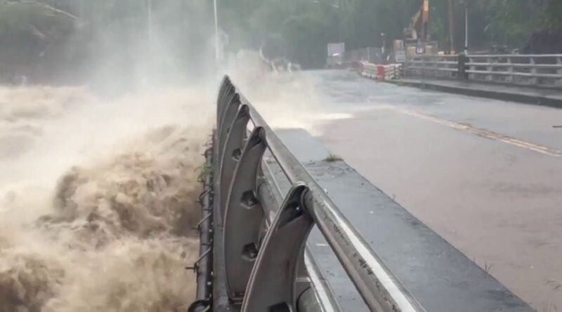 Hawaii flooded by Lala with thousands without power