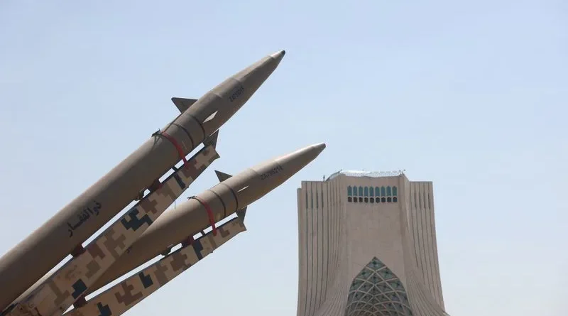 Trump dice che rimanderà un nuovo attacco all’Iran nella speranza di un accordo rapido